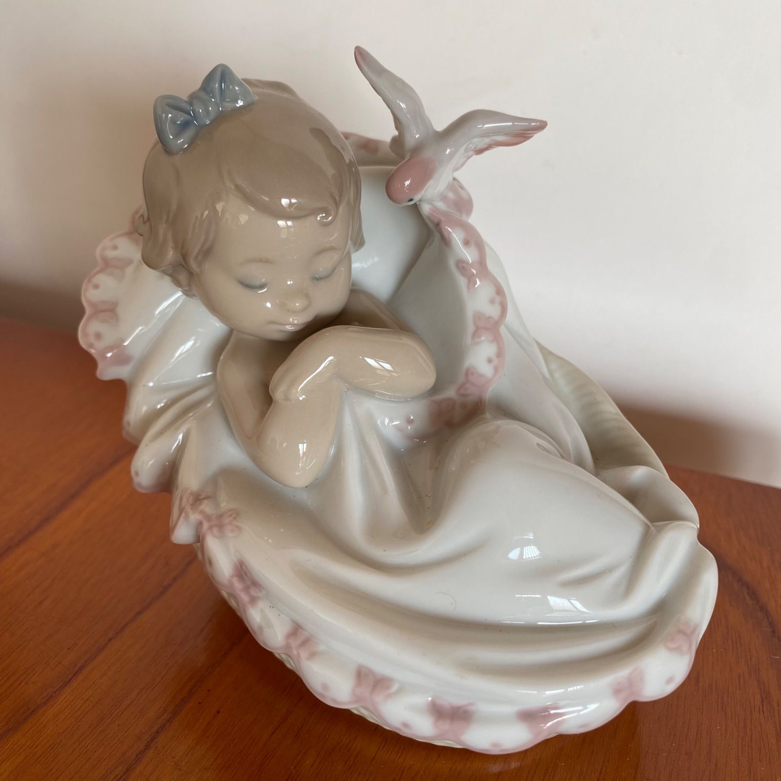 新品 未使用】 リヤドロのフィギュリン(陶器人形) Comfoting