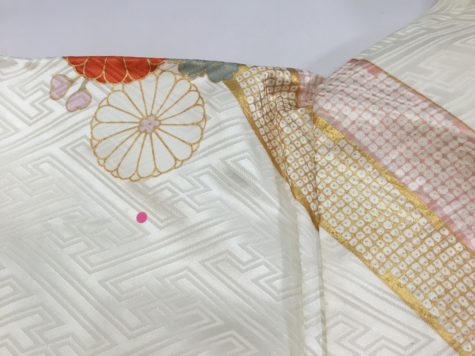 本振袖/美品/正絹/白地/扇と菊/重衿付/比翼/仕立上がり/適応身長147～155㎝/7030 本振袖/美品/正絹/白地/扇と菊/重衿付/比翼/仕立上がり/適応身長147