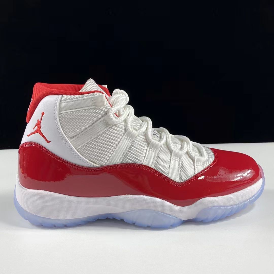 NIKE AIR JORDAN 11 RETRO GS 【CHERRY】 ナイキ エア ジョーダン 11 レトロ GS チェリー レディース  スニーカー ハイカット WHITE/VARSITY RED/BLACK ホワイト レッド 378038-116 - メルカリ