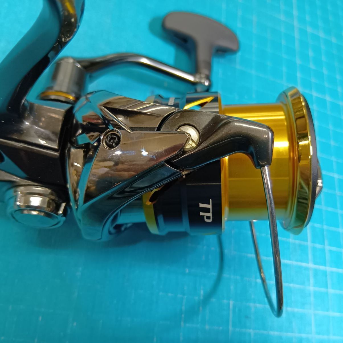 美品】シマノ 20 ツインパワー C3000MHG スピニングリール