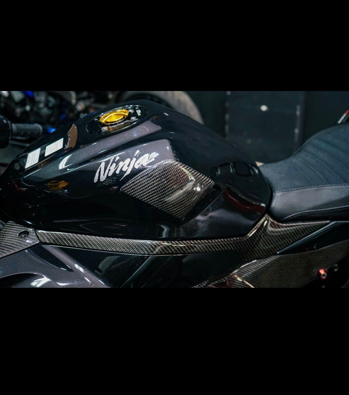 ZX25R カーボンタンクスライダー 受注製造 ZX-25R タンク