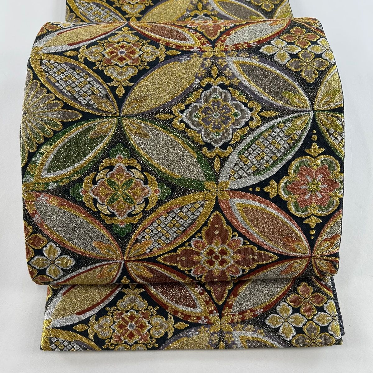 袋帯 美品 秀品 振袖向き 七宝文 花菱 金銀糸 ラメ糸 黒 六通