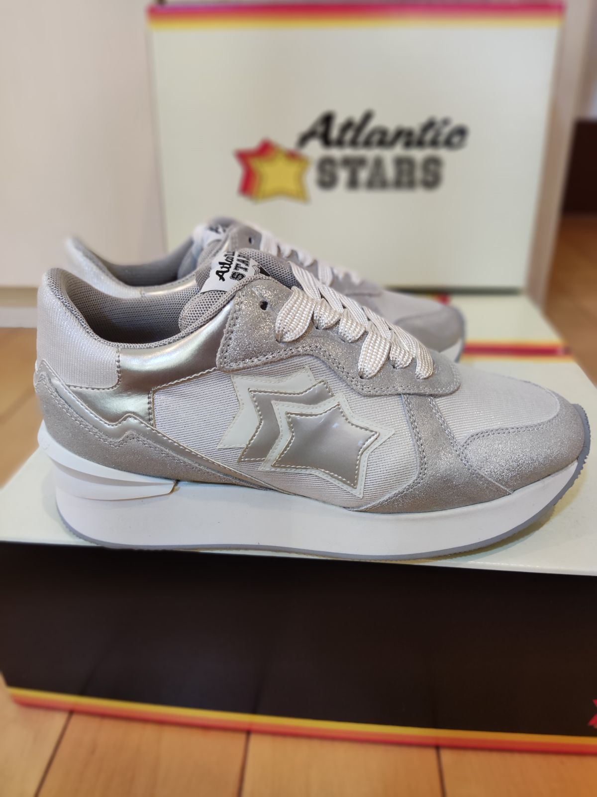 ホワイトシルバー アトランティックスターズ スニーカー - メルカリ