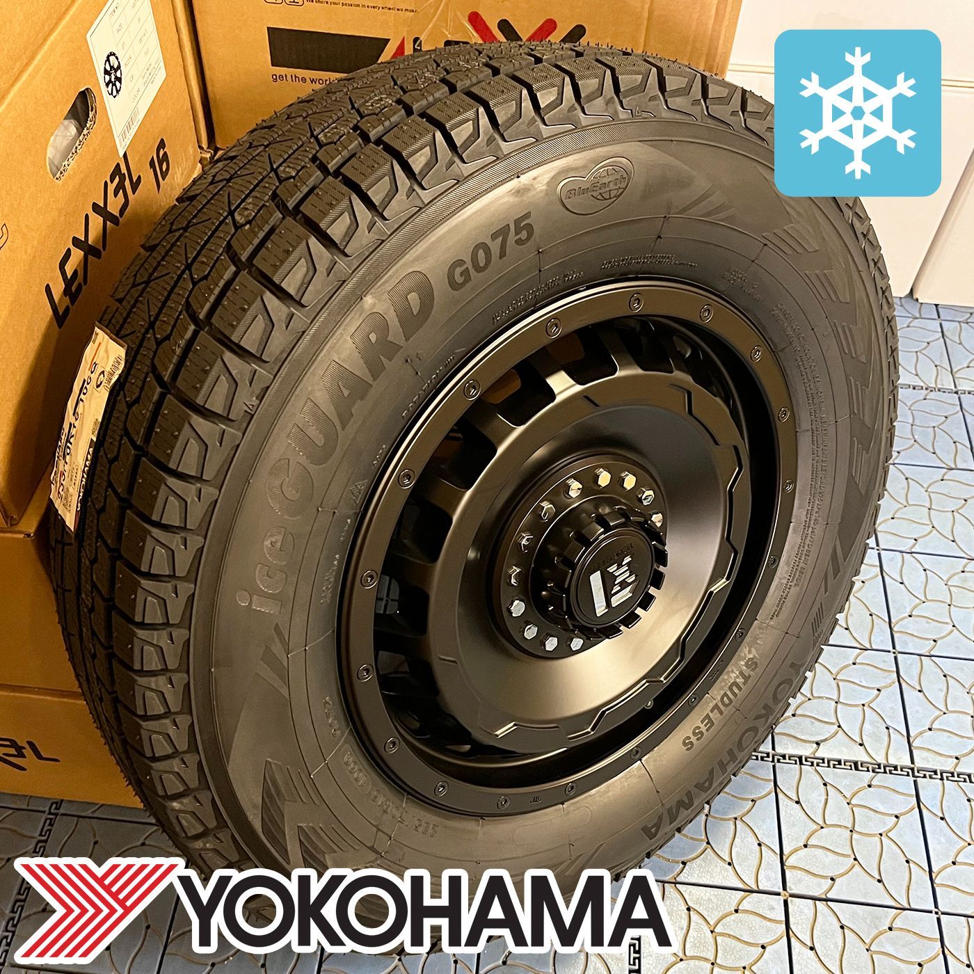 のスニーカー 215/70R16 国産ヨコハマタイヤ スタッドレス バリ山4本 