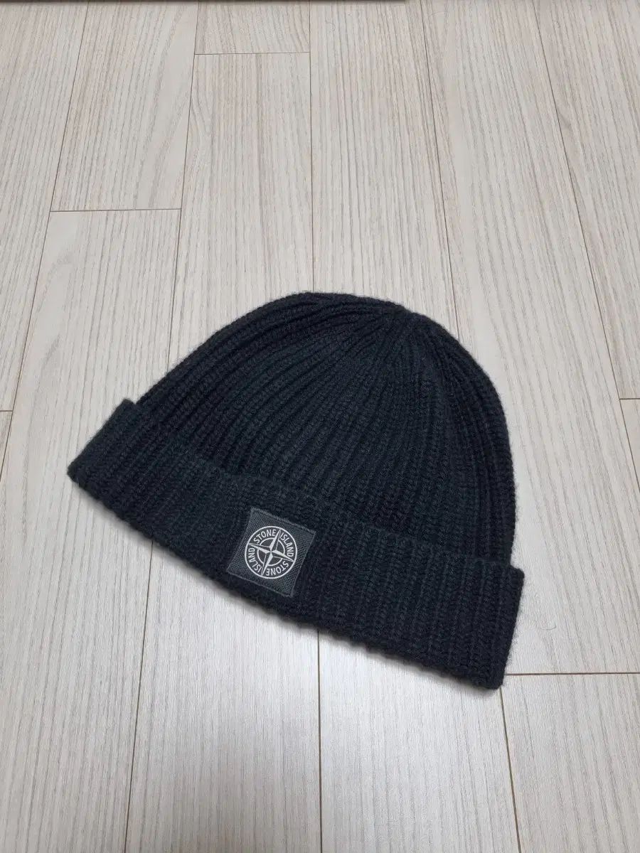 STONE ISLAND(ストーンアイランド) ビーニー ブラック