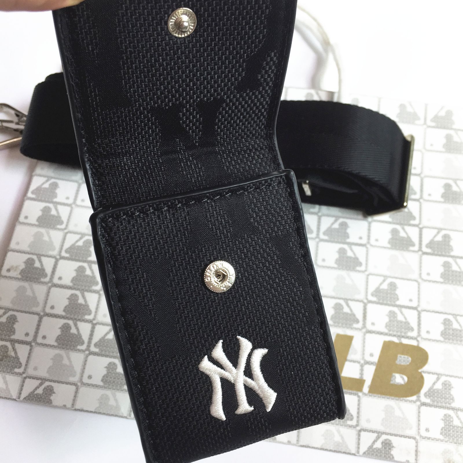 セール] MLB KOREA ショルダーバッグ ボディーバッグ NYロゴ ブラック 