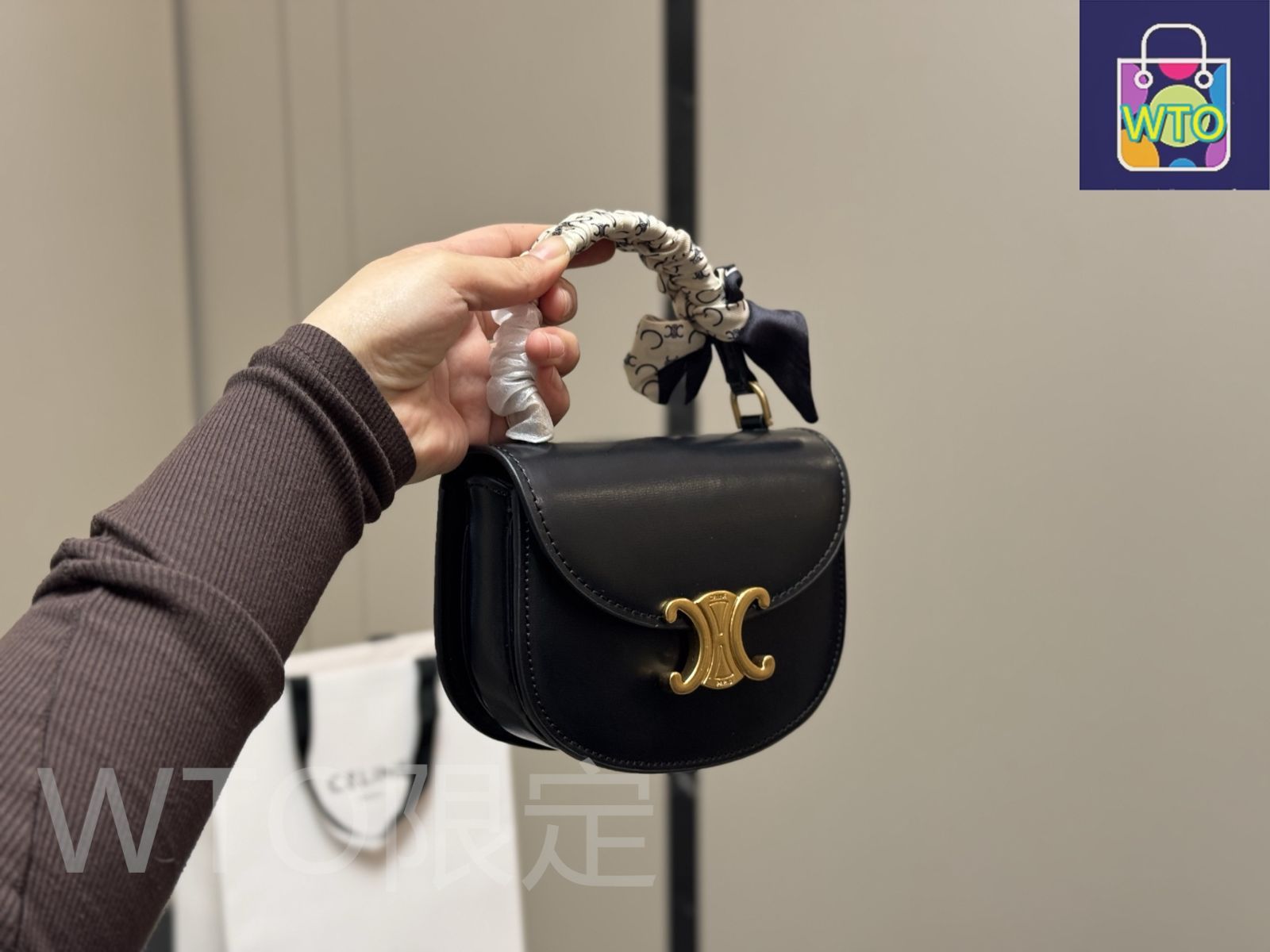 【スマートでコンパクト☆】CELINE ハンドバック 今日特価】Celine Besace Triomphe カワイイハンドバッグ-WTO