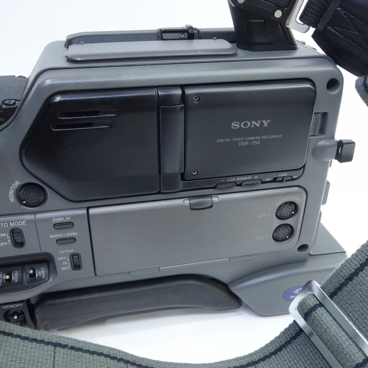 SONY/ソニー DVCAMカムコーダー DSR-250 業務用ビデオカメラ ※中古現状