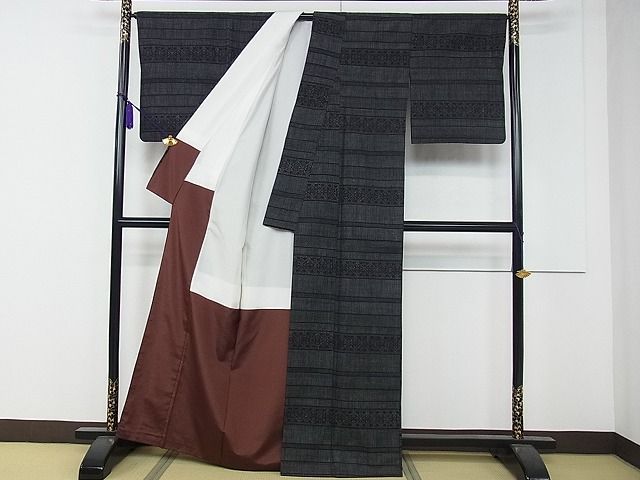 平和屋本店■極上　本場結城紬　重要無形文化財　奥順　80亀甲　吉祥横段文　証紙付き　逸品　CZAA0426s4 平和屋本店□極上 本場結城紬 重要無形文化財 奥順 80亀甲 吉祥横段文