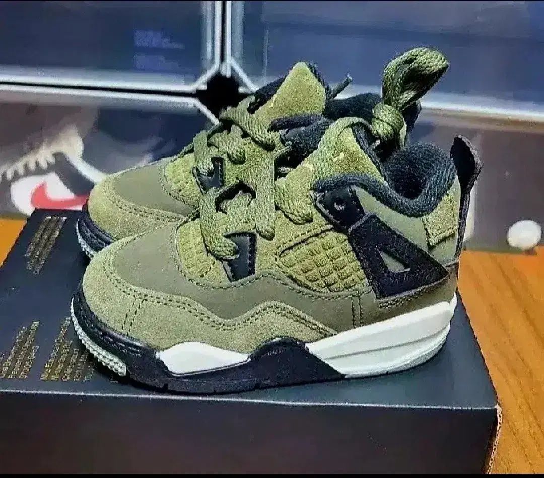 ジョーダン 4 Mサイズ オリーブ 110