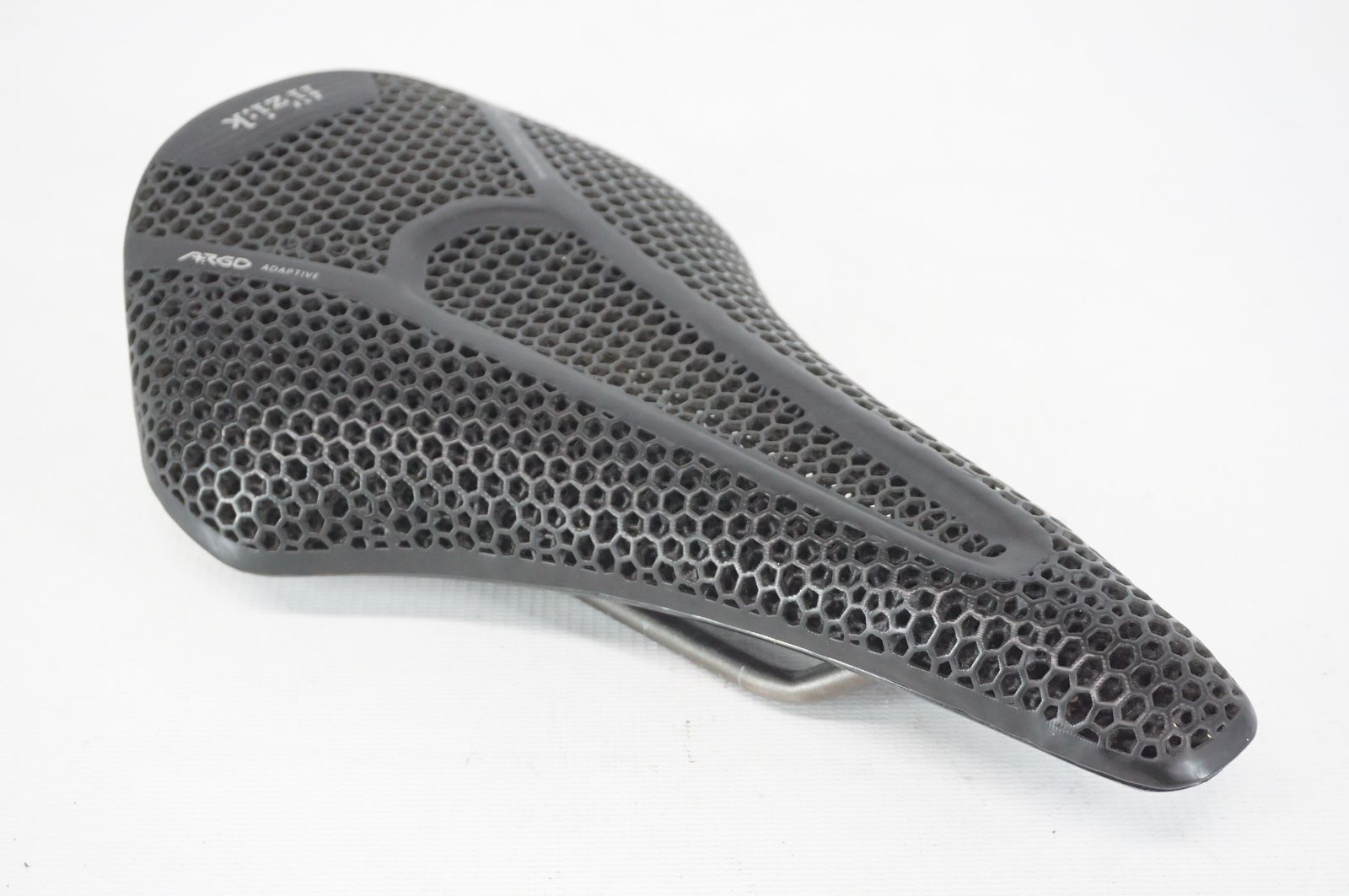 FIZIK フィジーク VENTO ARGO R3 ADAPTIVE サドル | バイチャリ阪急塚口店