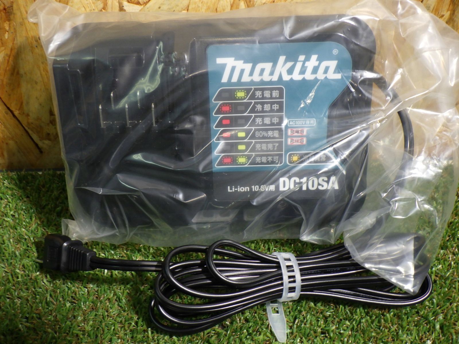 マキタ 10.8V ボードカッタ SD100DSMX 充電器･バッテリー2個･ケース付 ケースに傷あり 充電式 電動工具 makita ♥品 HRDEVELOPMENT_JP