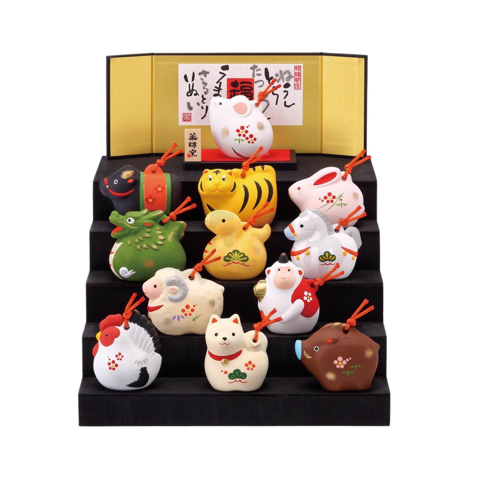 セトモノホンポ(Setomonohonpo) 錦彩招福寿々十二支段飾り（土鈴・大）[高さ各5.5～7cm×横巾各5.5～7.5cm 飾り段:高さ17cm×横巾26cm] | 置物・縁起物・装飾品