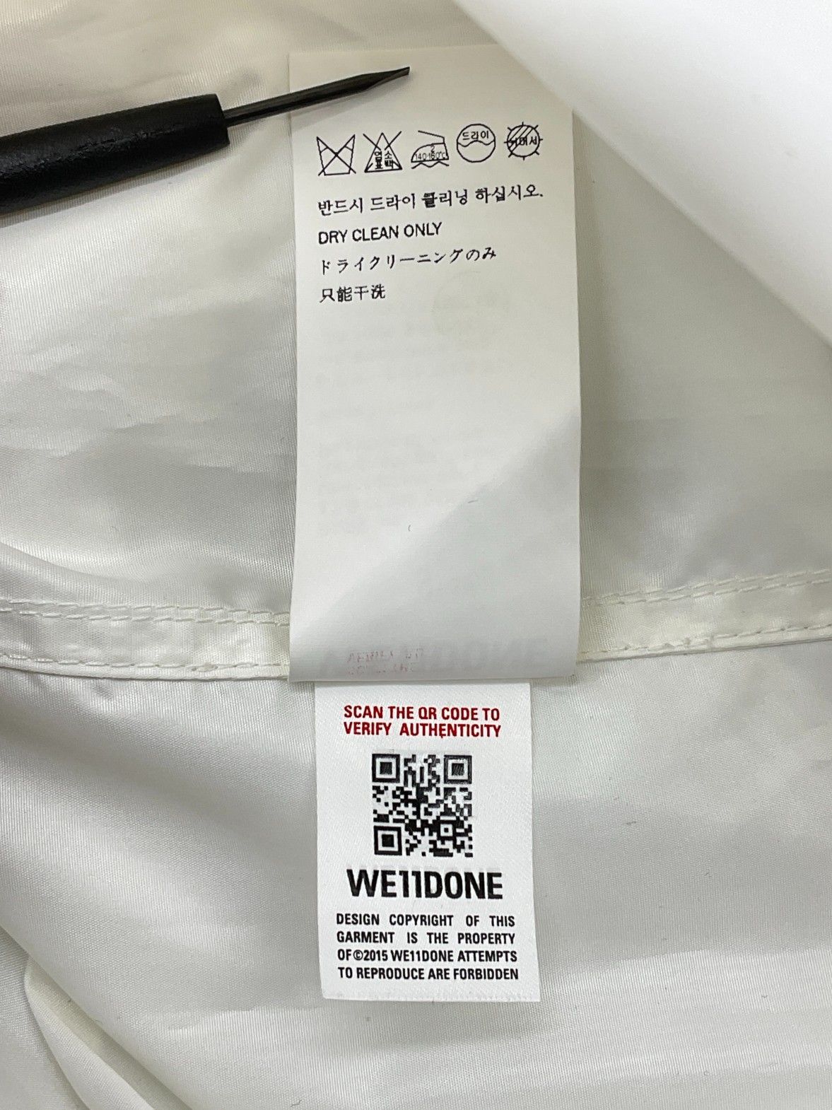 店頭展示品 WE11DONE S ホワイト グロッシーシャツ 店頭展示品 WE11DONE S ホワイト グロッシーシャツ - メルカリ