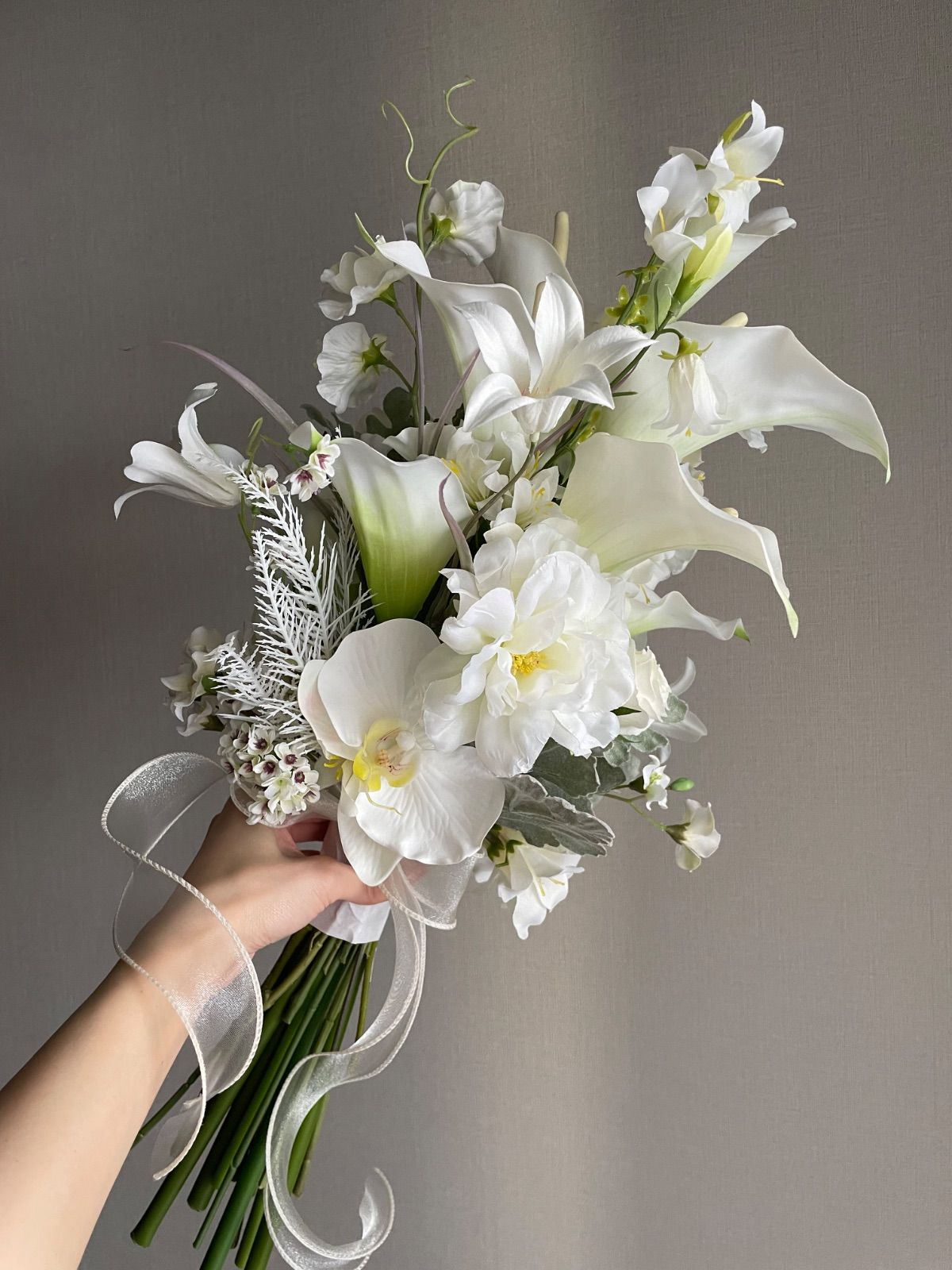 ウェディングブーケ ブートニア アーティフィシャルフラワー 造花ブーケ white×clear カラーブーケ ウェディング ウェディングブーケ アーティフィシャルフラワー 前 カラーリリィ ブライダル