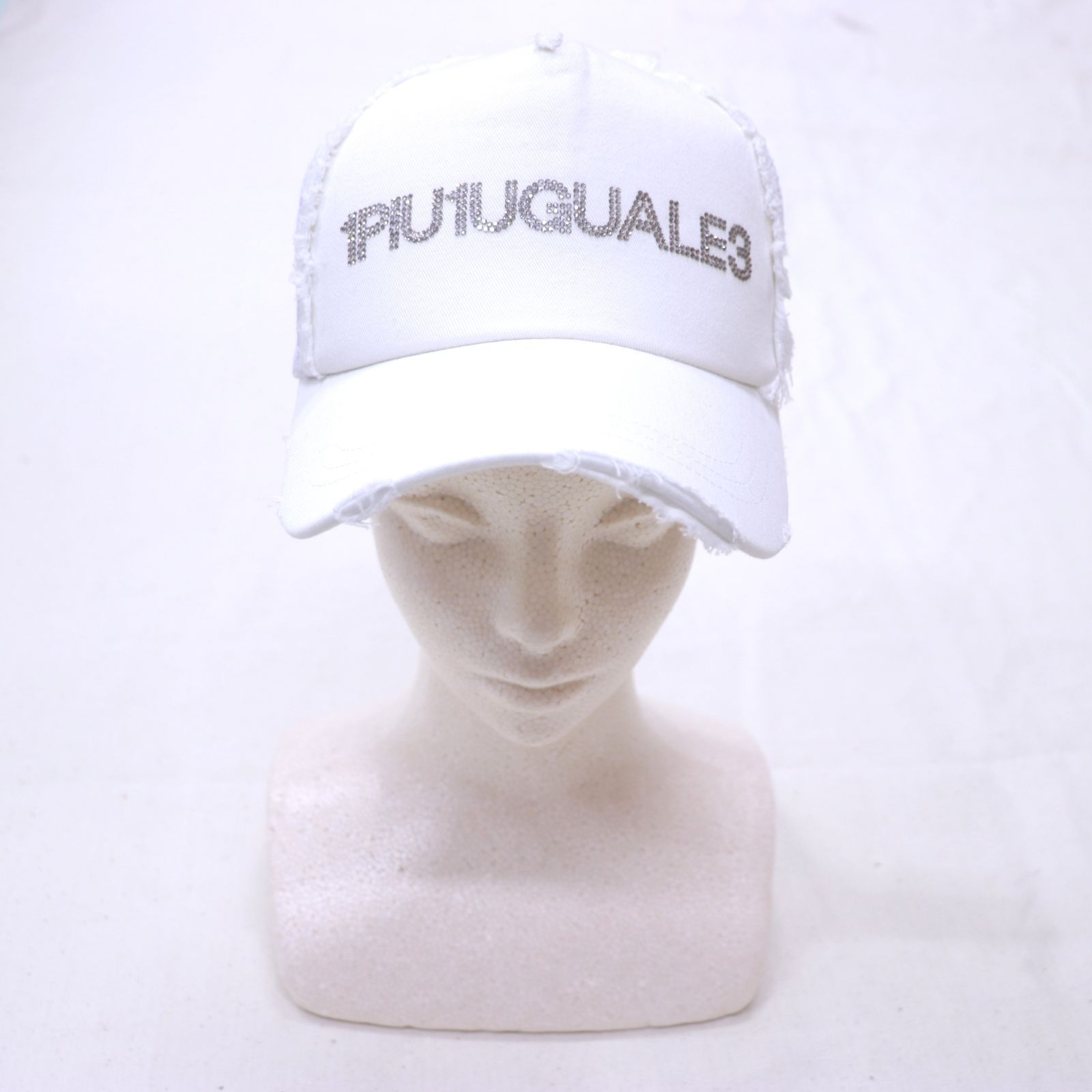 中古品】 1PIU1UGUALE3 ウノピゥウノウグァーレトレ キャップ