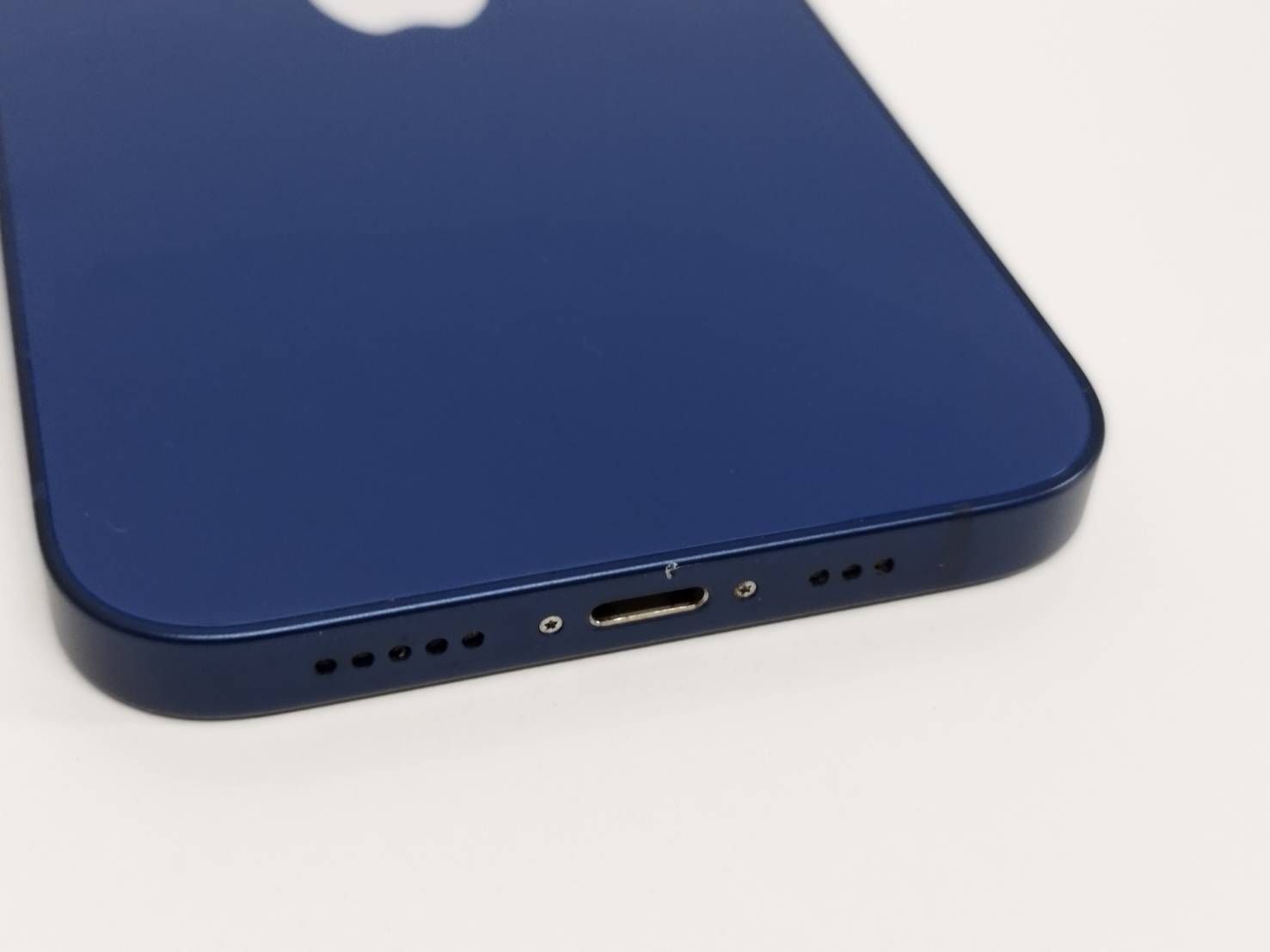SIMフリー】iPhone 12/64GB/A2402〈MGHR3J/A〉 【公式通販】