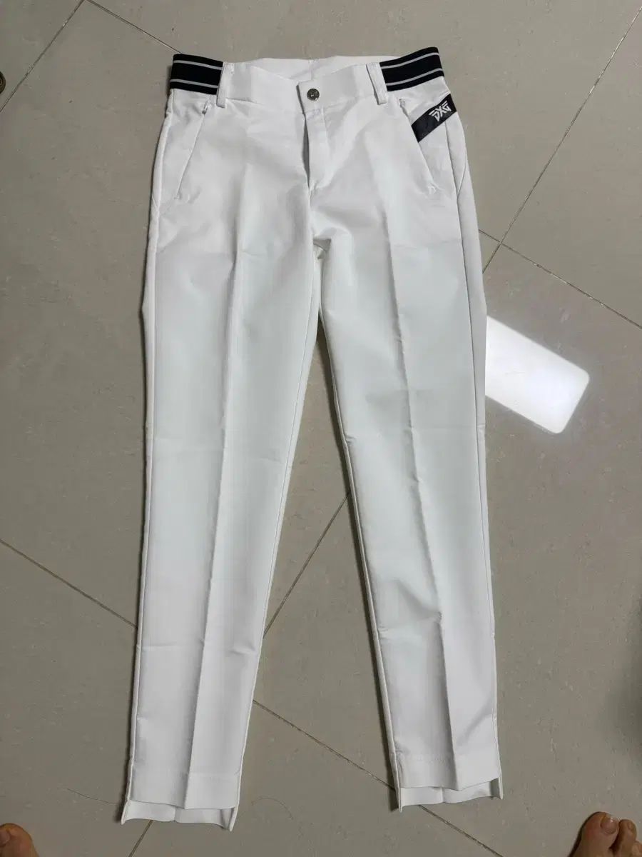 PXG ホワイトパンツ