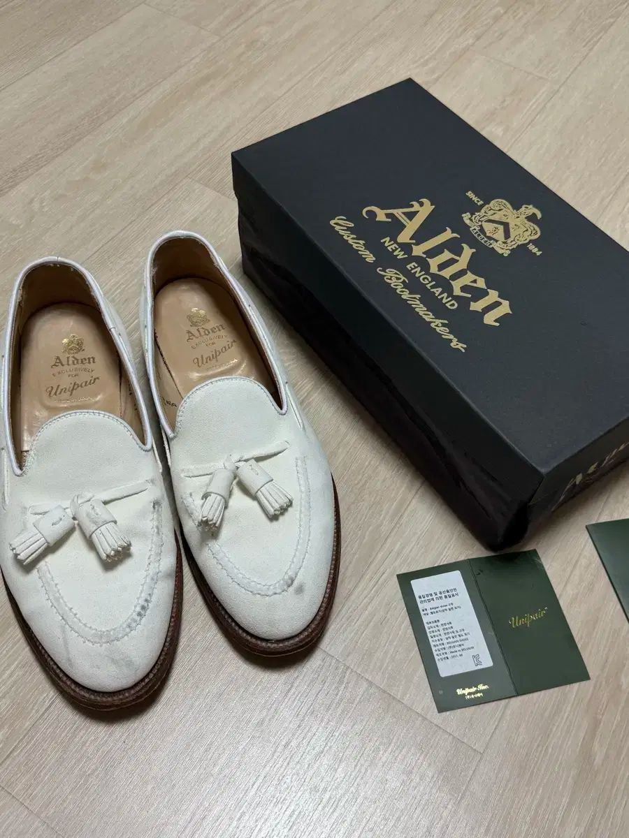 オールデン　ホワイトバックス　タッセルローファー ALDEN(オールデン) ホワイトバックス タッセルローファー - メルカリ