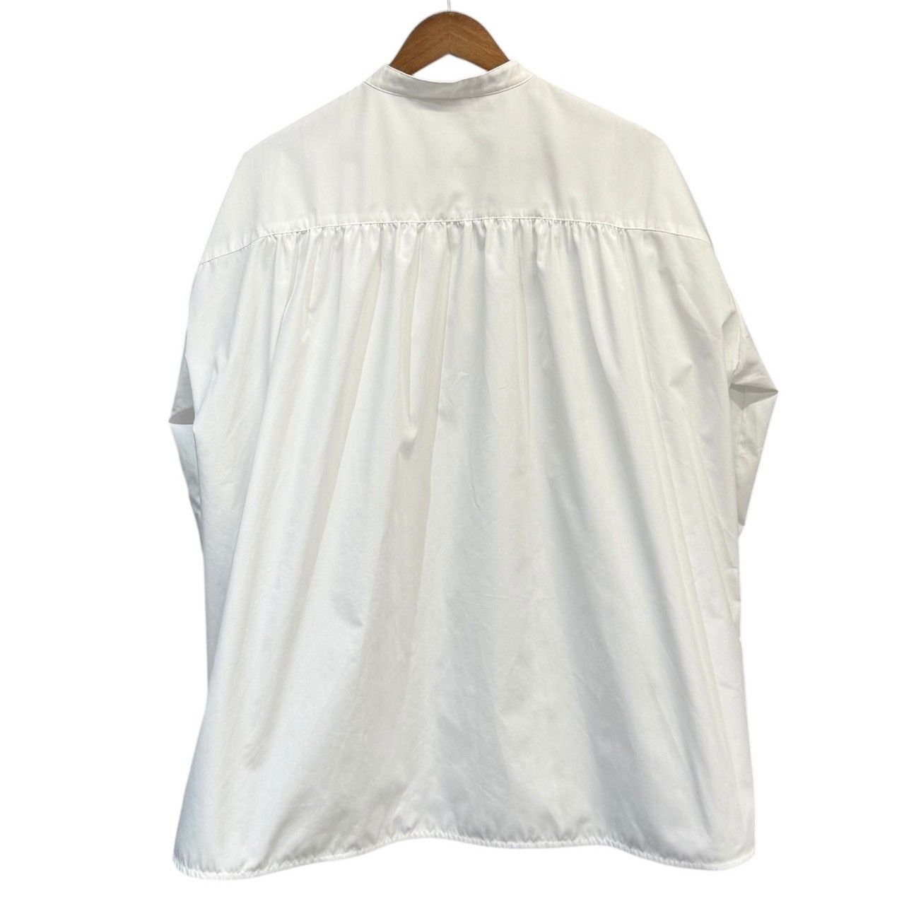 美品✨休日と詩 2024ピクニックブラウス　バンドカラーバックギャザーシャツ 休日と詩｜2024 Spring & Summer Brand Concept – tandey
