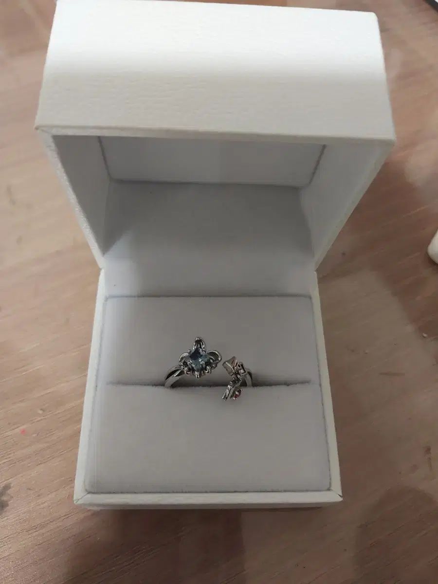 瀬名泉 中国 3周年 白スーツ リング 指輪 瀬名泉 中国 3周年 白スーツ