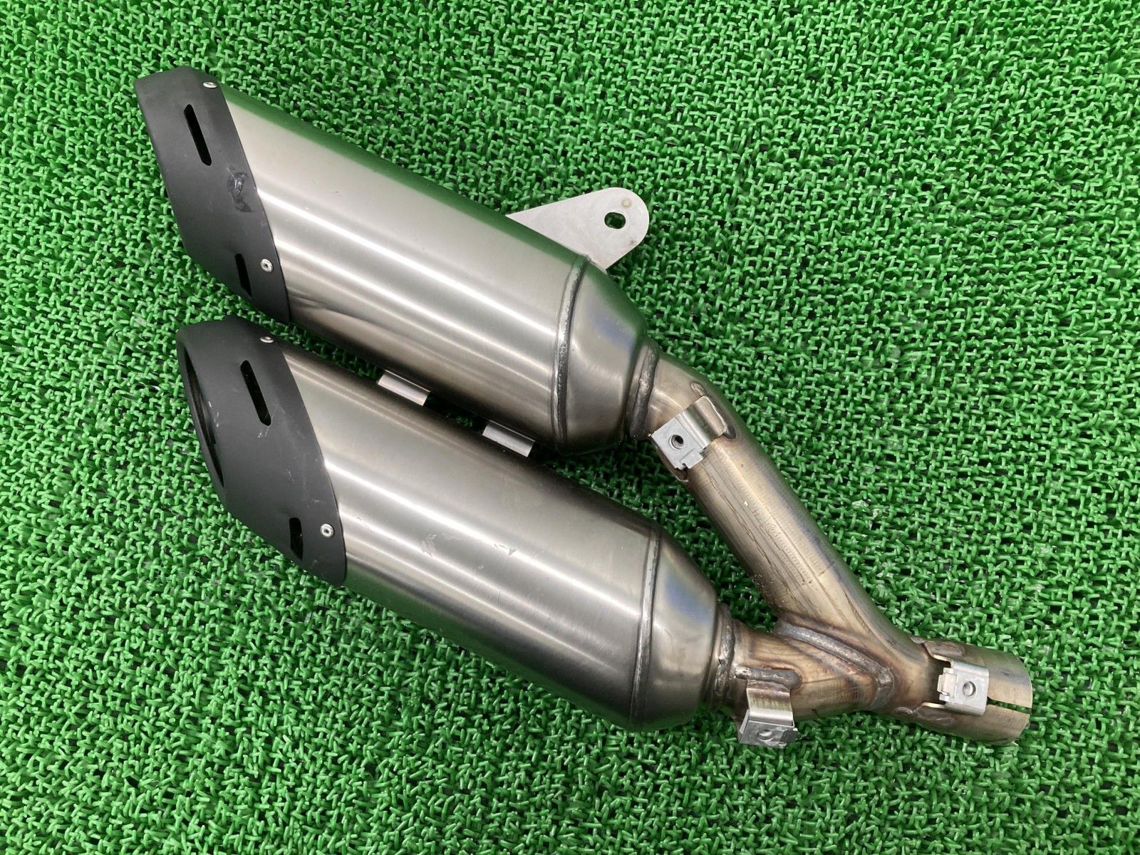 モンスター937プラス サイレンサーマフラー 573.1.507.1B ドゥカティ 純正 Monster+ MONSTER937PLUS DUCATI コケキズ無し 【中古】 6 バイク モンスター937プラス サイレンサーマフラー 573.1.507.1B