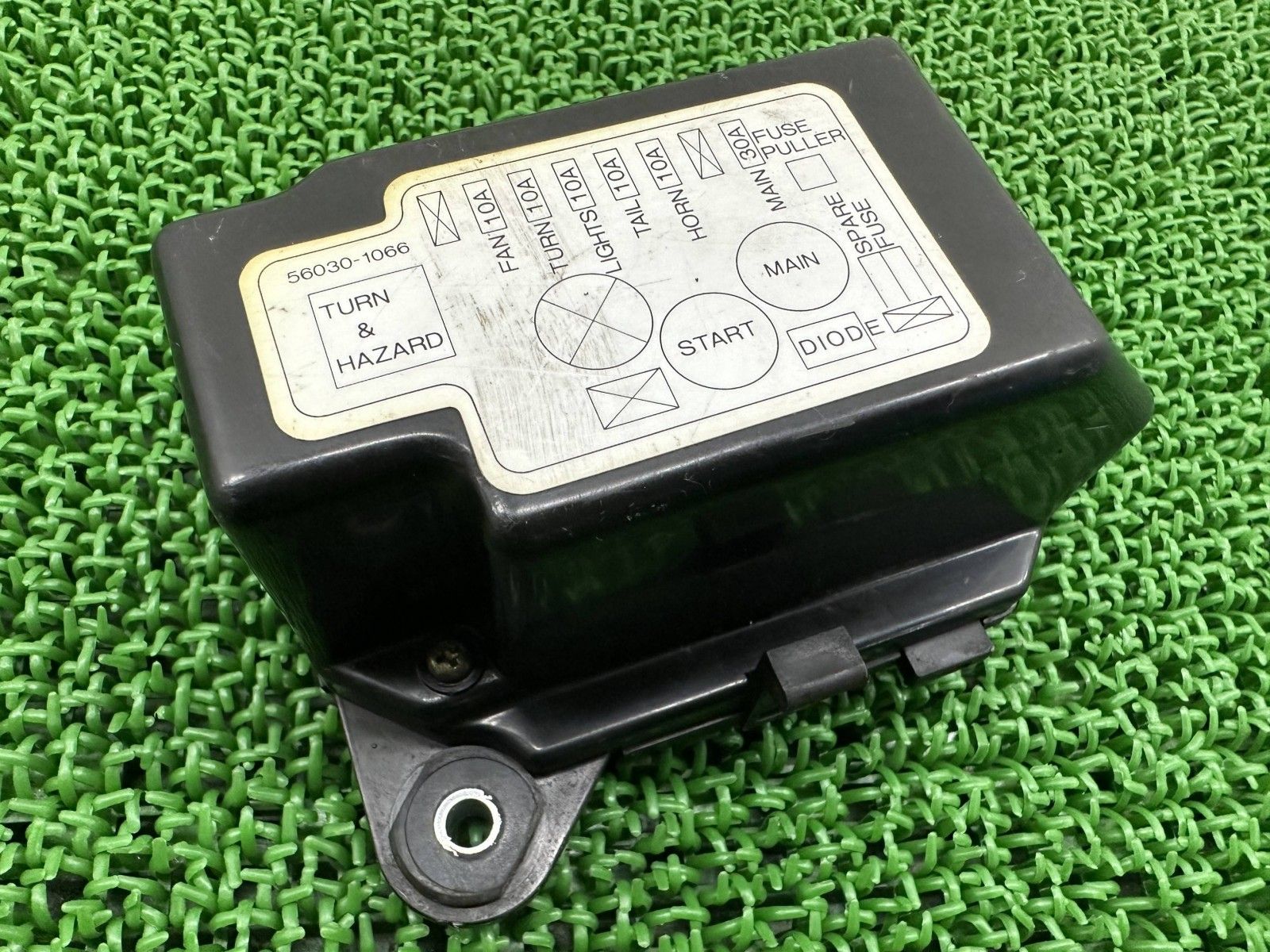 ビックリ箱 いすゞ フォワード ヒューズボックス （600610-6780-0）｜シマ商会