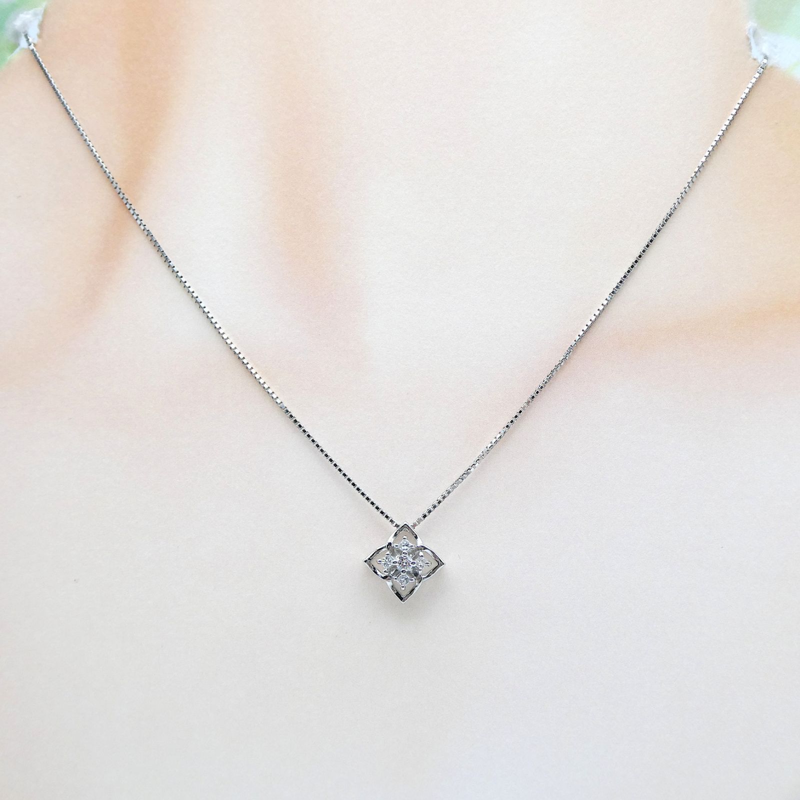 ペンダント Pt999 ダイヤモンド0.13ct フラワーモチーフ - メルカリ