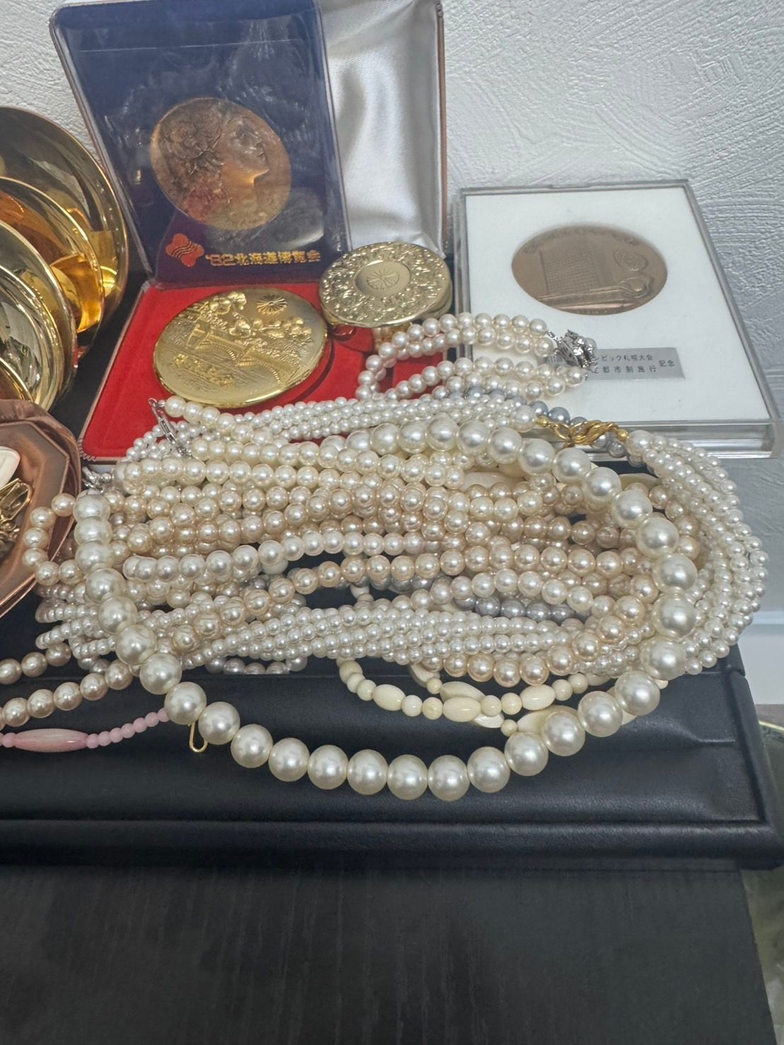 遺品生前整理アクセサリーまとめ売りグレージュ、真珠、珊瑚☆ 遺品生前整理アクセサリーまとめ売りグレージュ、真珠、珊瑚