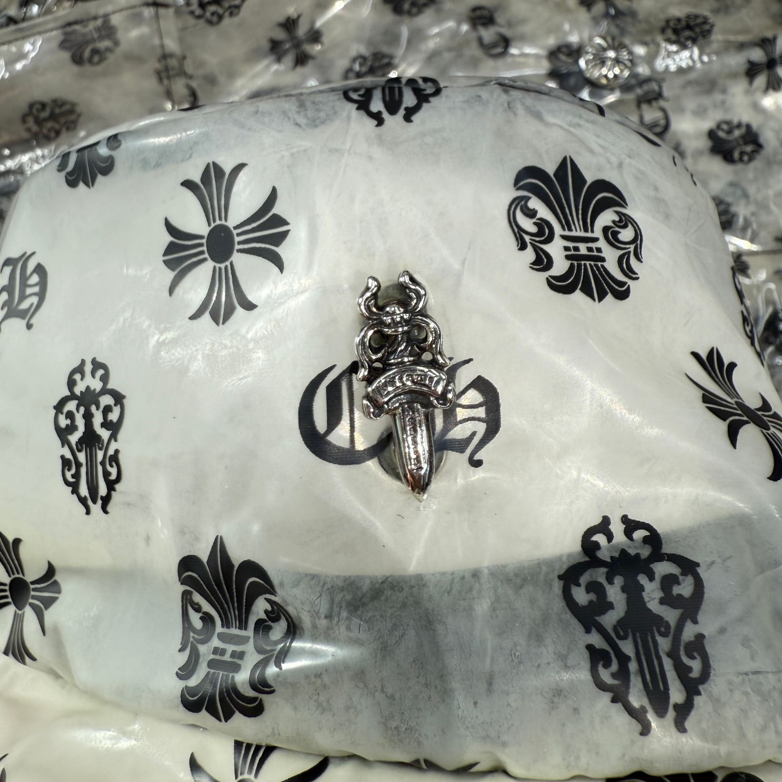 純正シルバーボタン