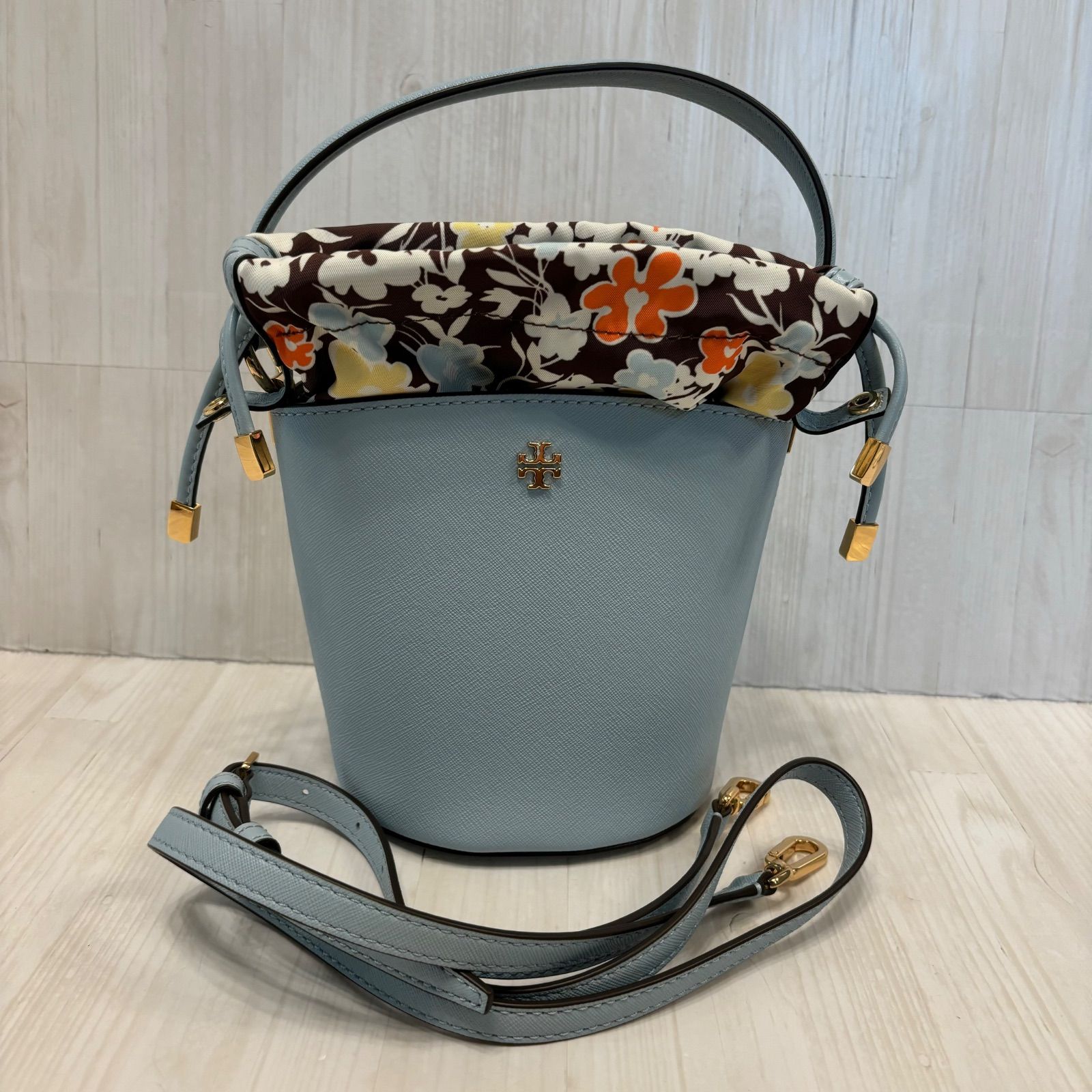 美品 ToryBurch トリーバーチ エマーソン ミニバケット 花 巾着 美品 ToryBurch トリーバーチ エマーソン ミニバケット 花 巾着