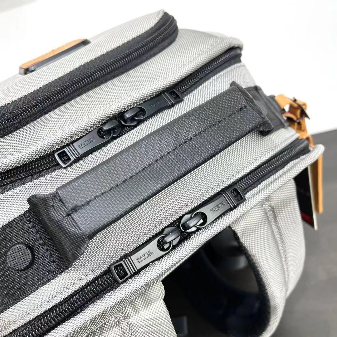人気沸騰中 TUMI ALPHA3 GREYトゥミ リュック バックパック