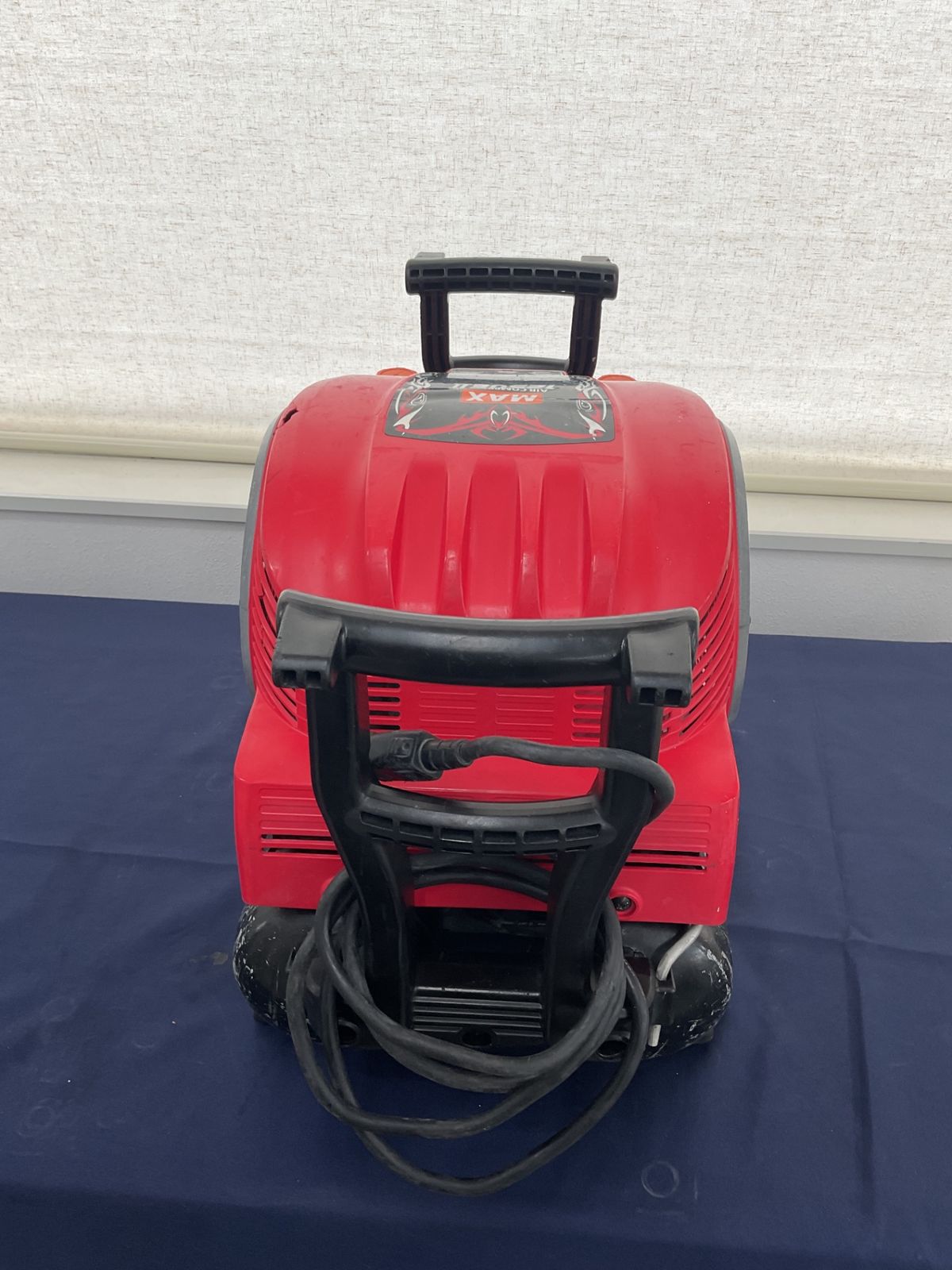 美品)MAXエアーコンプレッサーAK-HH-1250E2 (人気のレッド 美品)MAXエアーコンプレッサーAK-HH-1250E2 (人気のレッド