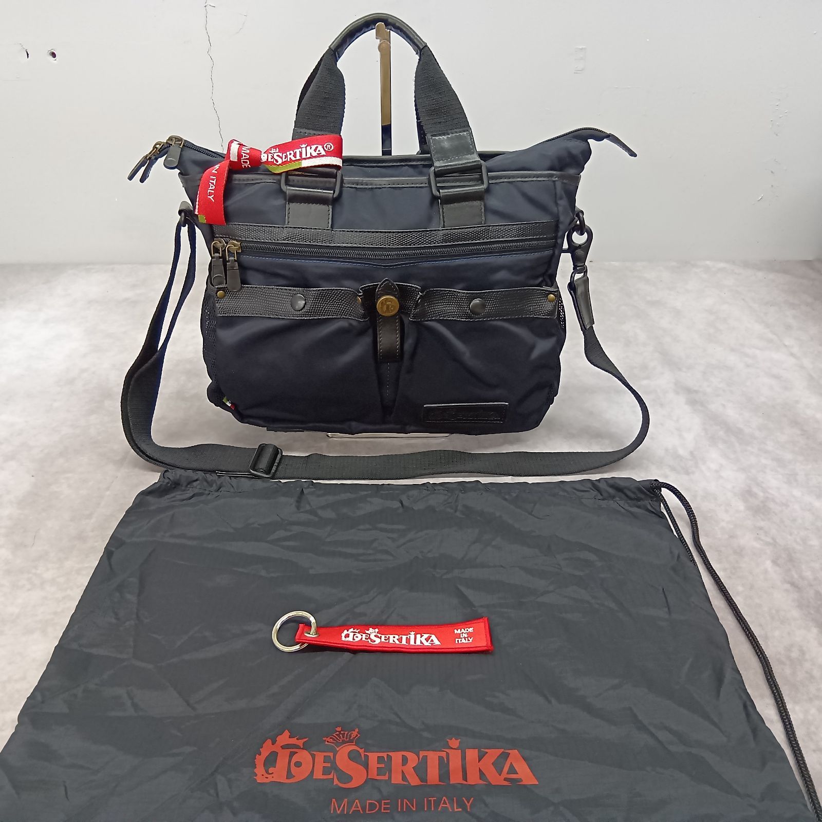 ✨新品✨ デザルティカ　2WAY　ビジネスバッグ　ブリーフケース　ブラック　黒 デザルティカ DESERTIKA ロゴパッチ ロゴタグ マグネットボタン 2way