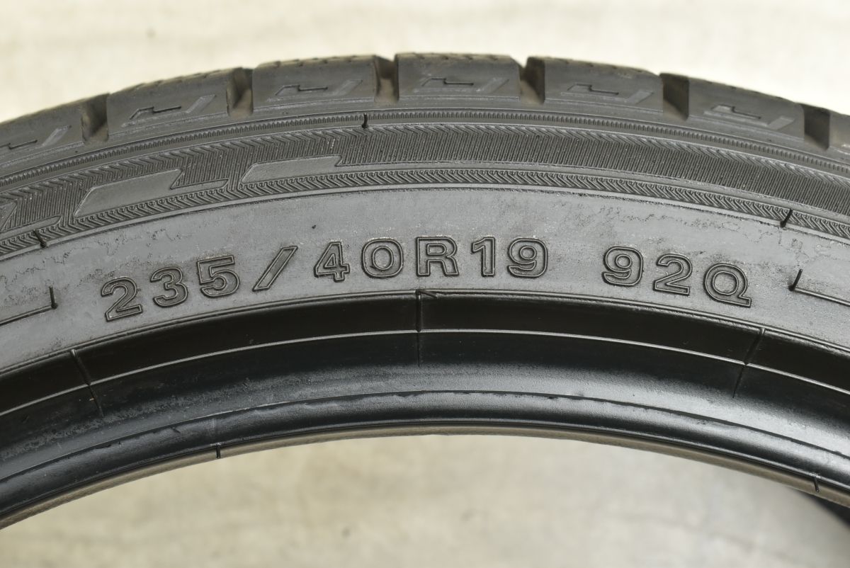 235 40R19