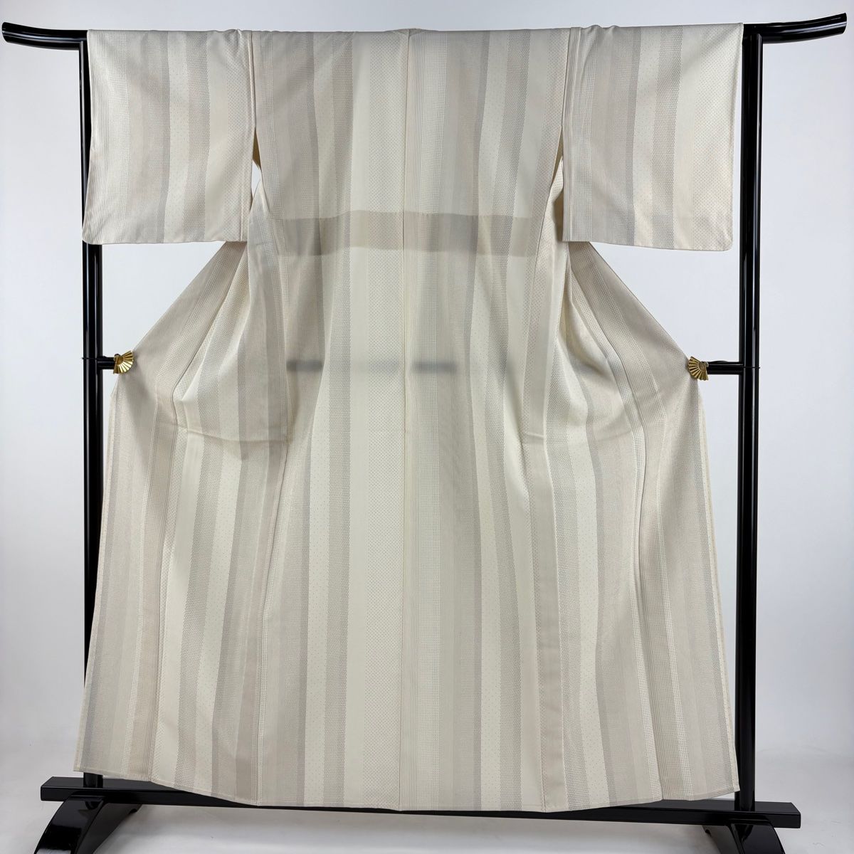 紬 身丈159cm 裄丈64.5cm M 単衣 バチ衿 縞 亀甲絣 クリーム 正絹