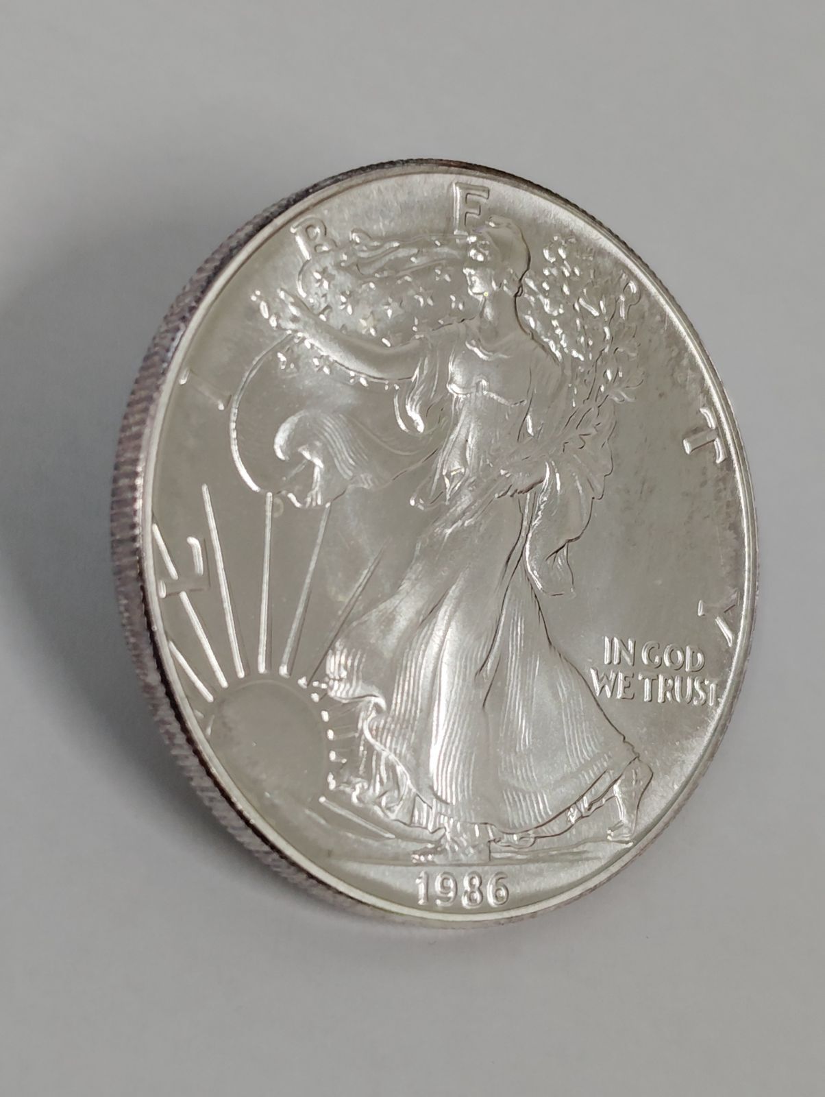 リバティ銀貨　イーグル/ウォーキングリバティ　SV1000　1986 米国銀貨】イーグル・ウォーキングリバティ 1オンス銀貨3枚