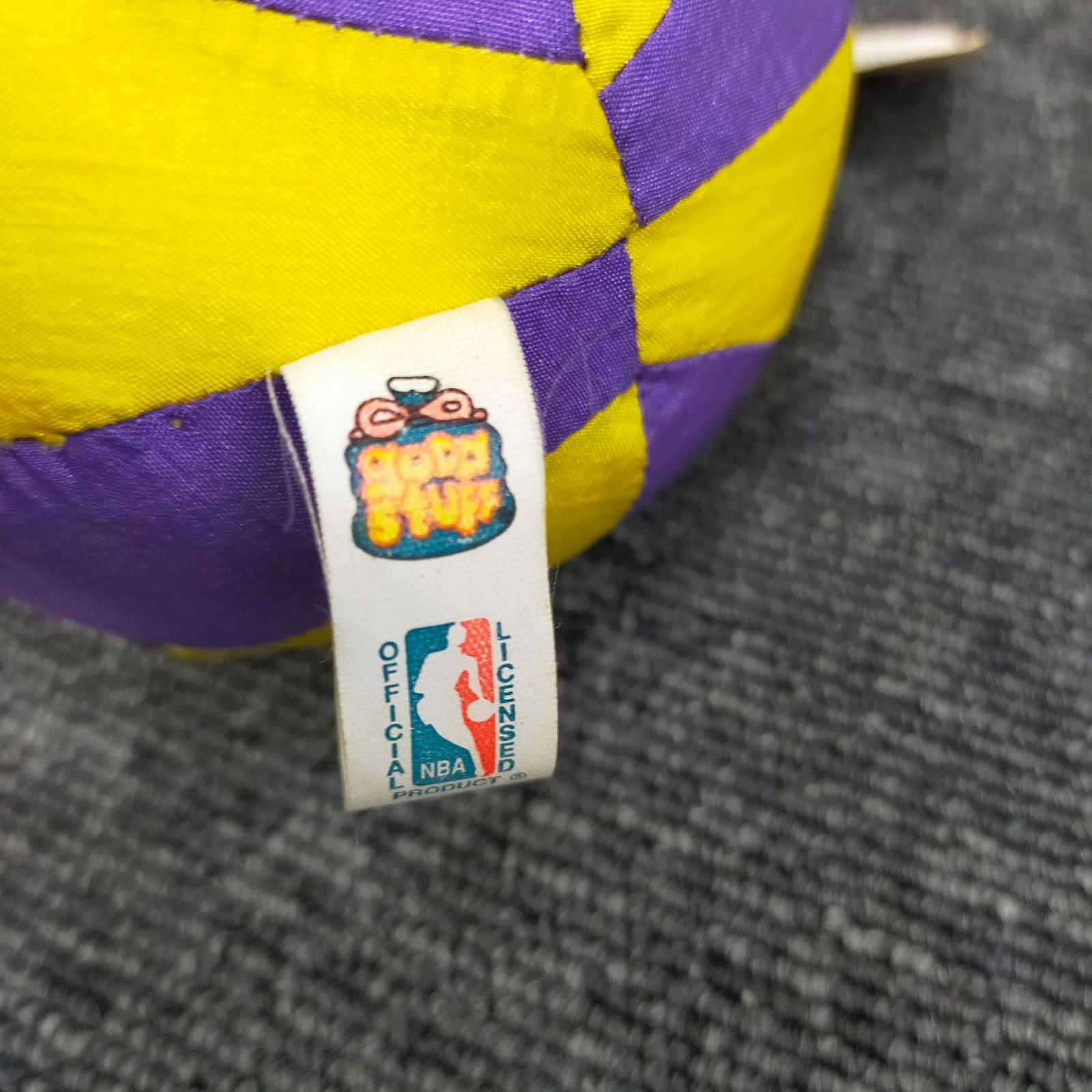 E19-20250214-09 LOS ANGELES LAKERS ミニクッション NBA ボール 直径