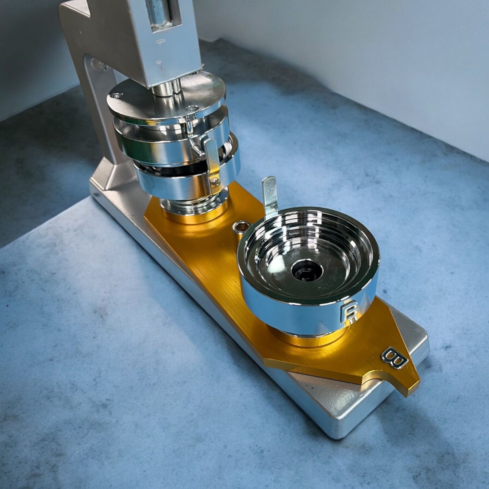 56mm 丸型 203 手動缶バッジ機 缶バッジマシン バッジ制作 56mm 丸型 203 手動缶バッジ機 缶バッジマシン バッジ制作
