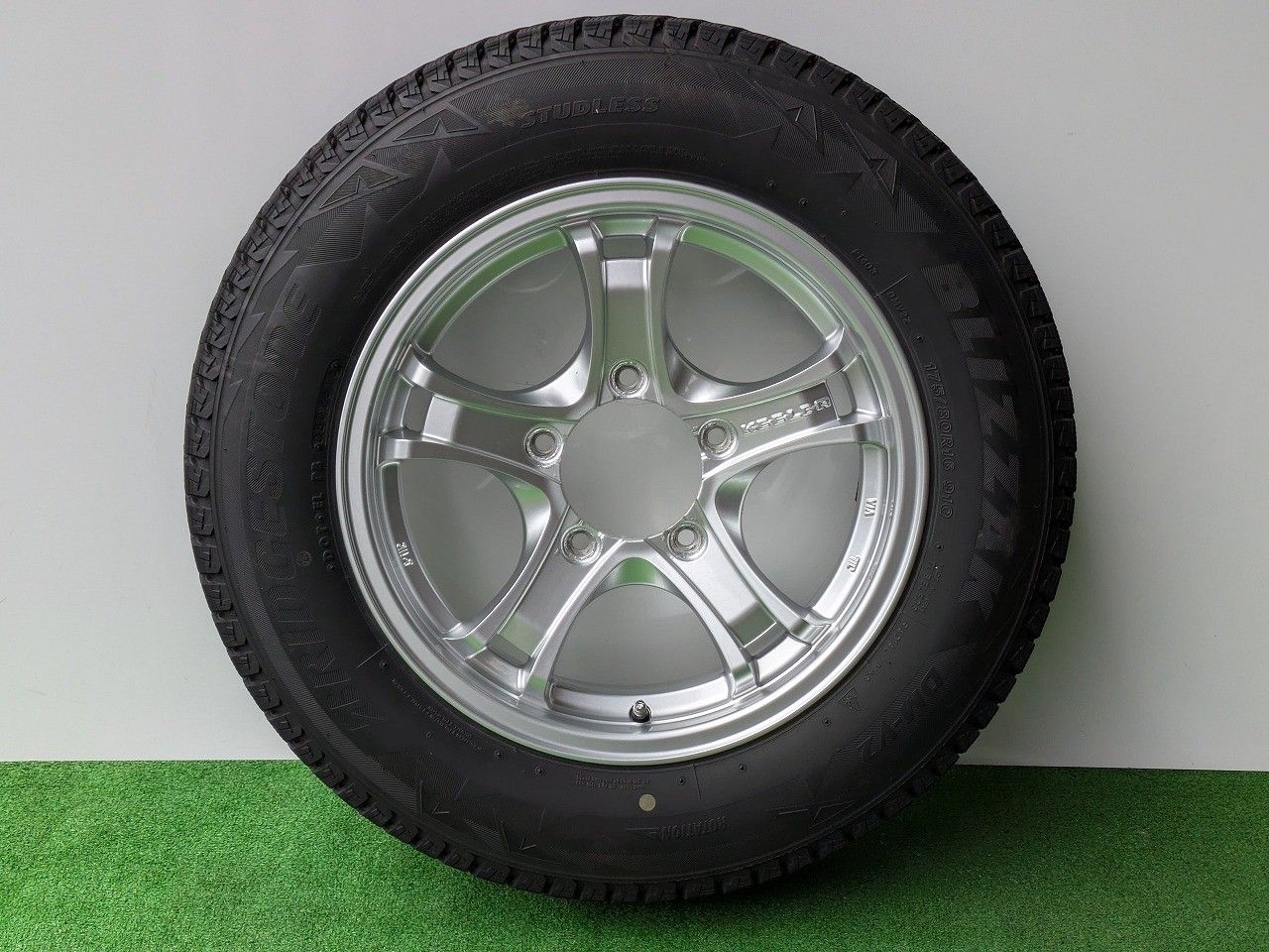 □ブリヂストン DM-V2 175/80R15 スタッドレスタイヤホイール 楽天市場】ブリヂストン ブリザック DM-V2 175 80R15 90Q スタッドレス