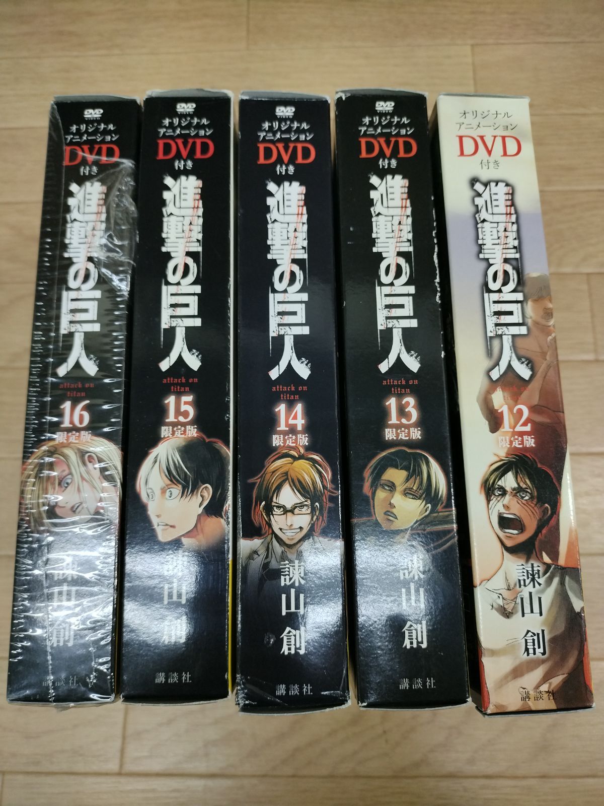 進撃の巨人　全巻　1〜34巻　+限定版DVD ３枚　セット ☆進撃の巨人 1巻～34巻 全巻+DVD付き限定版・小説・特装版など
