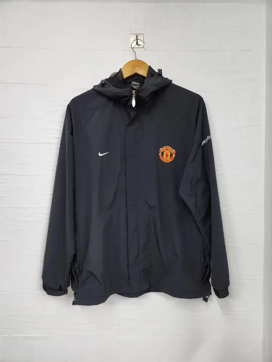 NIKE ナイキ マンＵ ウィンドブレーカー