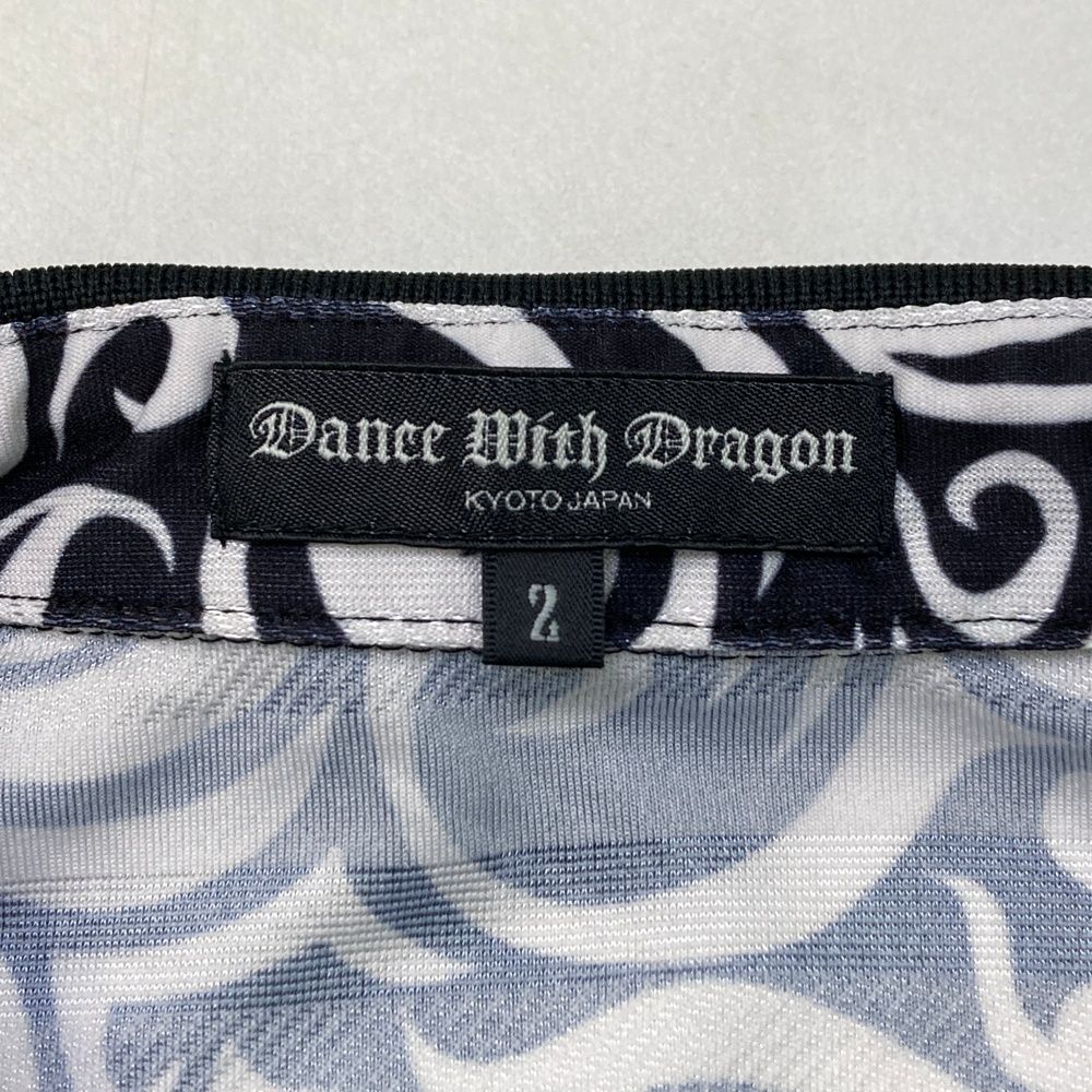 サイズ：2 DANCE WITH DRAGON ダンスウィズドラゴン  ハイネック 半袖Tシャツ ストライプ 総柄 ブラック系 [240101421753] ゴルフウェア メンズ ストスト サイズ：2 DANCE WITH DRAGON ダンスウィズドラゴン 半袖Tシャツ