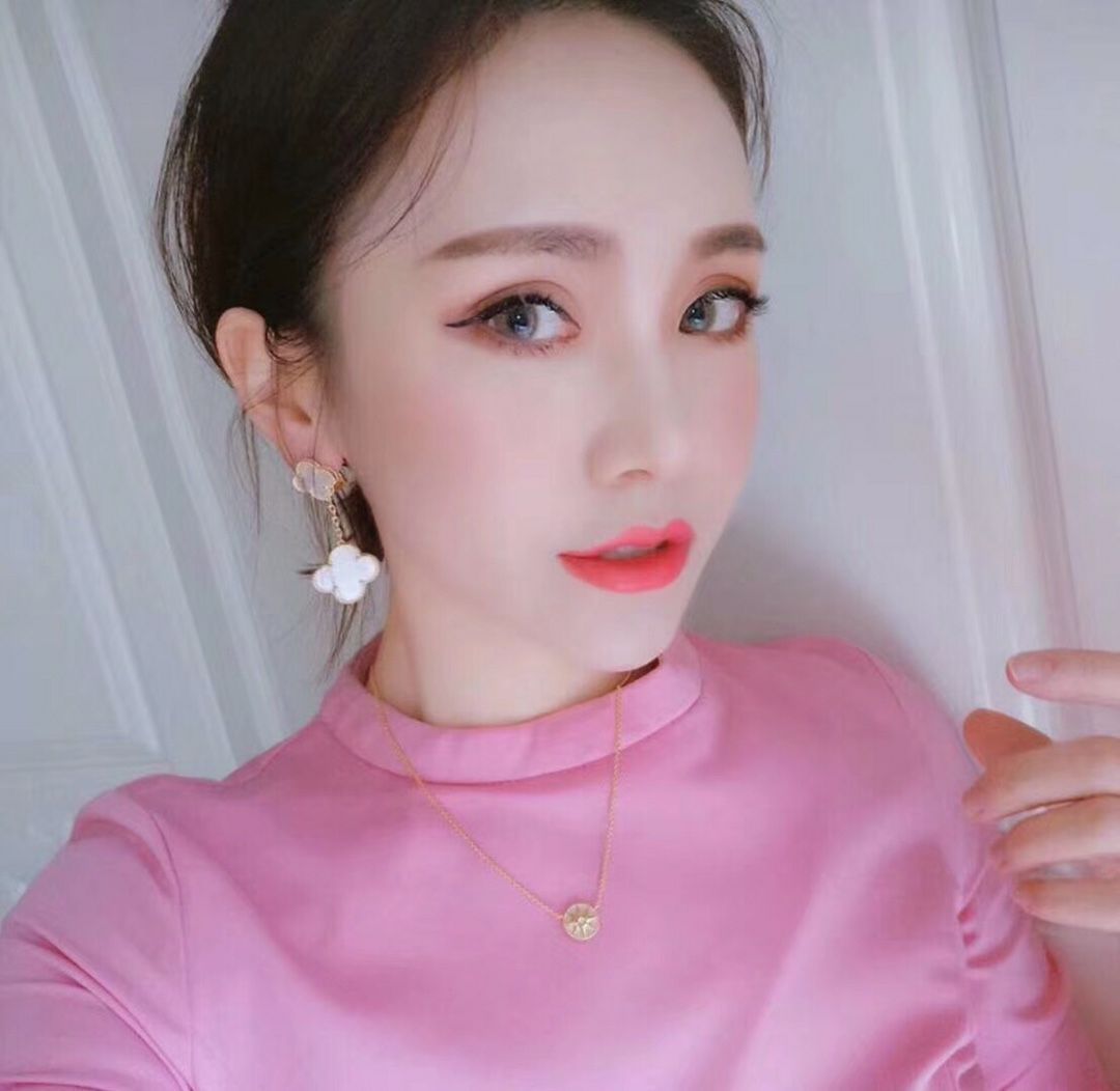 Van Cleef - Arpels ダブル アルハンブラ マザーオブパール イヤリング ヴァン クリーフ - アーペル レディースジュエリー｜ ｜ SIROKUMA-CORPORATION_COM