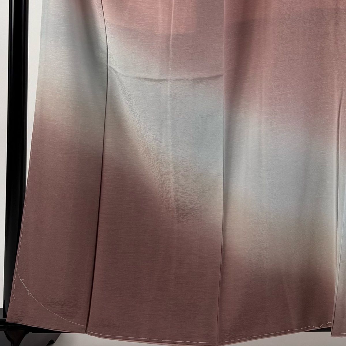 付下げ 身丈160.5cm 裄丈66cm M 袷 岡山武子 落款 ぼかし柄 ピンク 正絹 一つ紋