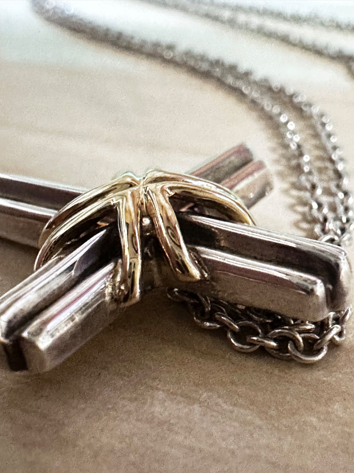TIFFANY&Co.ティファニー シグネチャークロス ネックレス SV&18金 