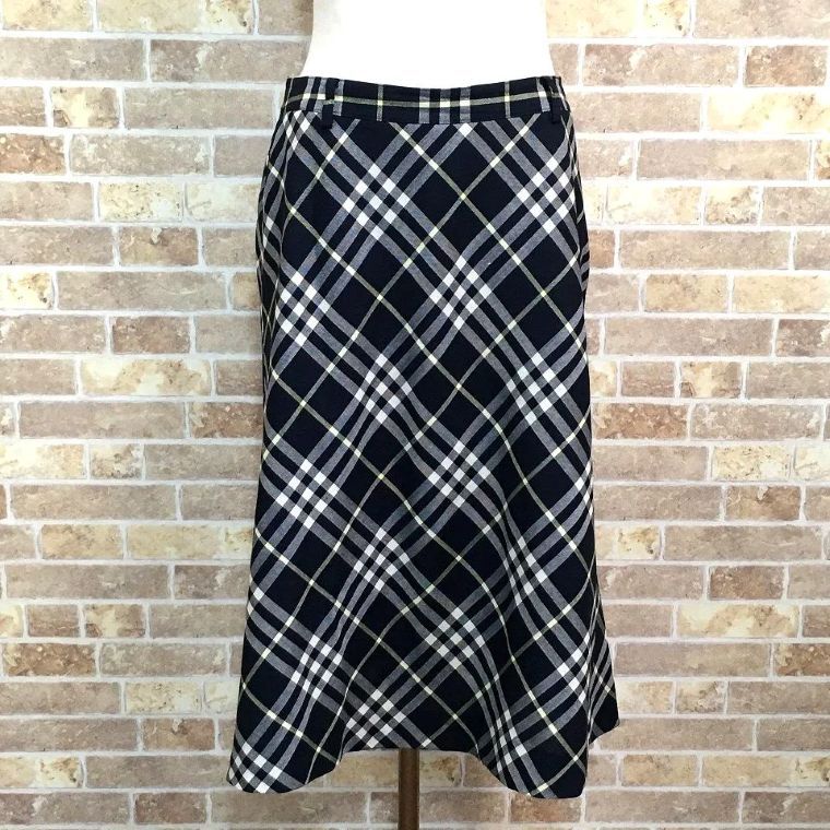 送料込み BURBERRY LONDON スカート 40 ネイビー チェック 585