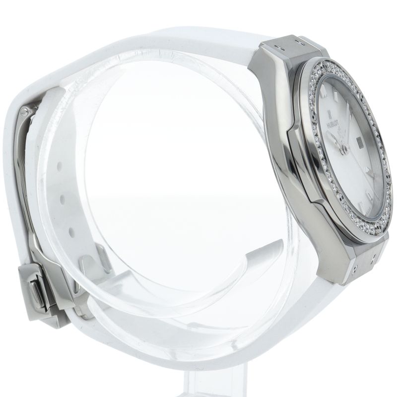 Hublot クラシック フュージョン パール ホワイト ダイヤモンド 33mm Classic Fusion Pearl White Diamonds 33 mm | Hublot