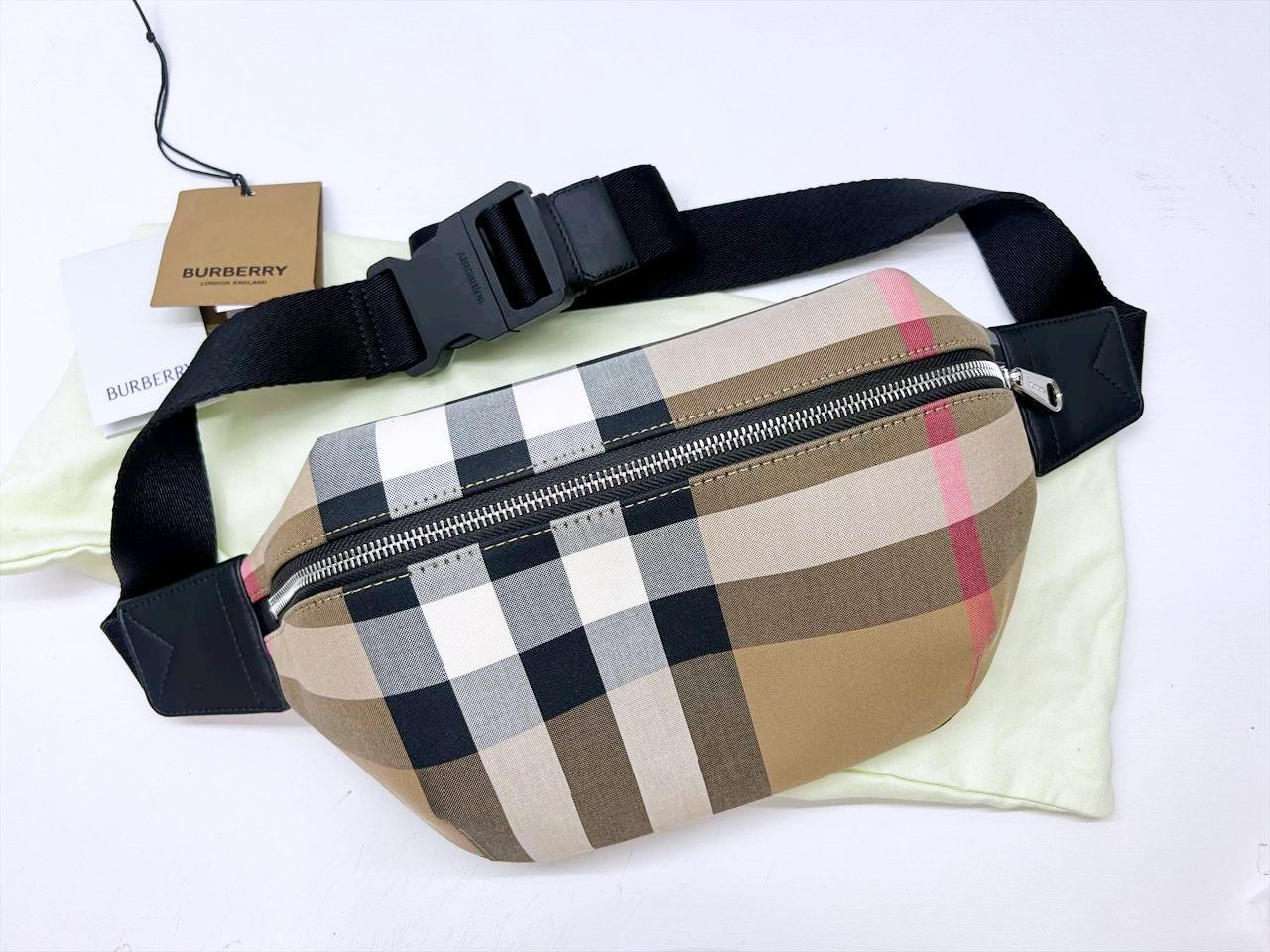 美品●バーバリー　バムバッグ　ソニー　チェック　ウエストポーチ　PVC　黒系 美品○バーバリー バムバッグ ソニー チェック ウエストポーチ PVC 黒系
