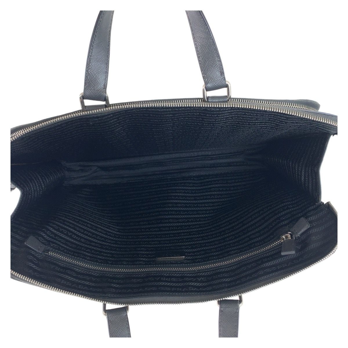 美品 PRADA プラダ サフィアーノ 三角ロゴプレート ダークグレー